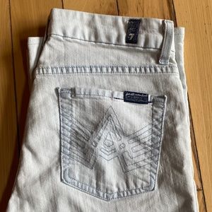 Seven for All Mankind low rise wide leg jeans. Size 27